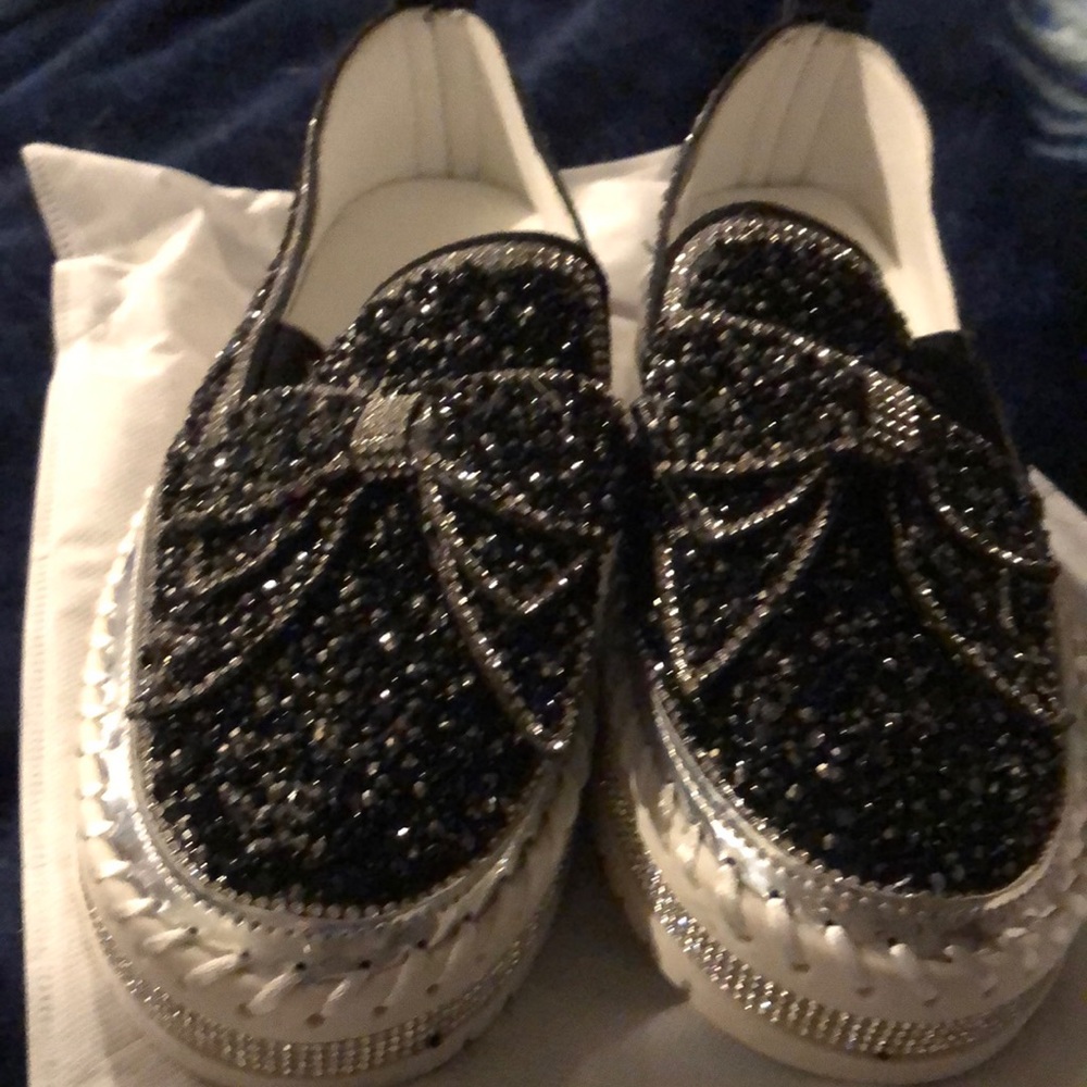 Beautiful black sparkly shoes with bows and rhinestones!